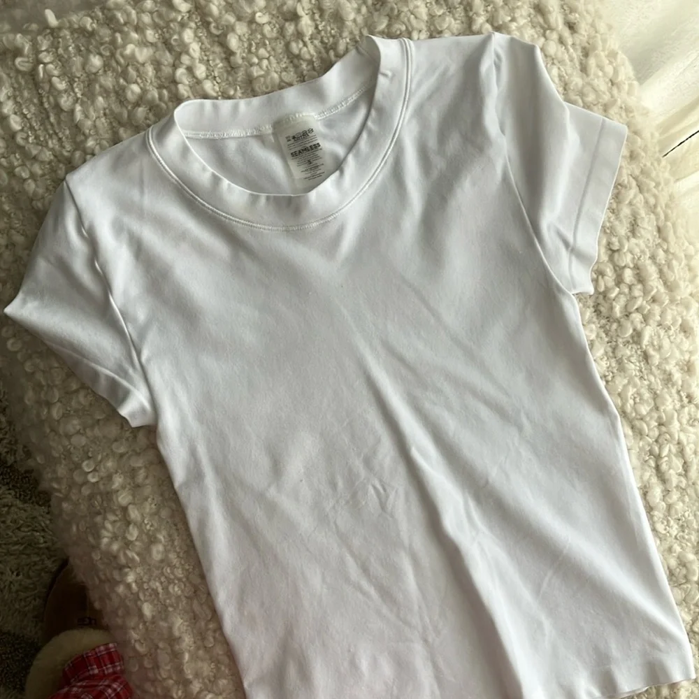 Aritzia Seamless Smooth Seamless Willow T-Shirt - Picture 2 of 6